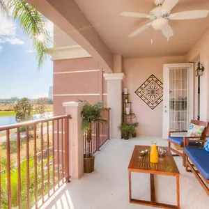 Stunning Lakeview Wprivate Balcony דירה