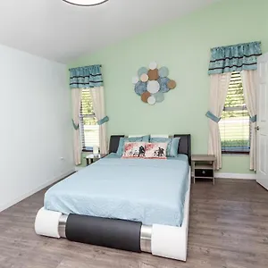 Gorgeous Fully Furnished 2-bedroom Luxury קיסימי